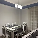 아파트 Easy - Spacious - Free Underground Private Parking 티라나