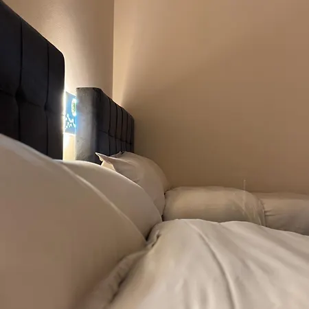 Modern Max To 6 People Apartment - Free Underground Private Parking *