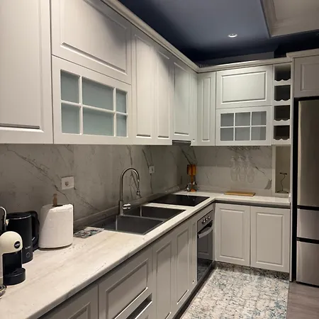 Modern Max To 6 People Apartment - Free Underground Private Parking تيرانا