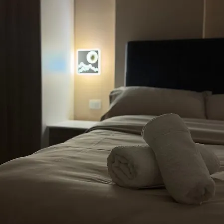 Apartament Easy - Spacious - Free Underground Private Parking *
